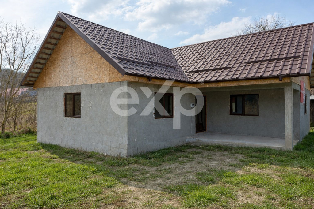 Casa pe parter cu 1010 mp teren, magazie, beci, strada Buceg