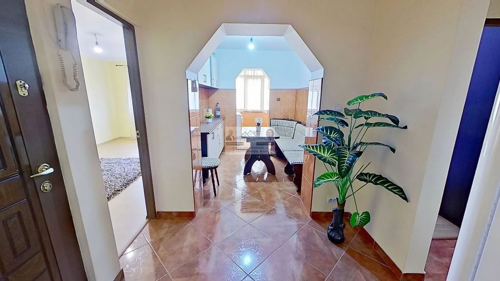 Apartament 2 camere | Decomandat | Zonă centrală | Vis-...