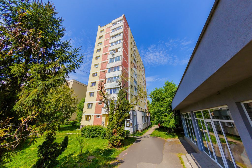 BLD BUCURESTI ETAJ 1 APARTAMENT CU 4 CAMERE DE VANZARE