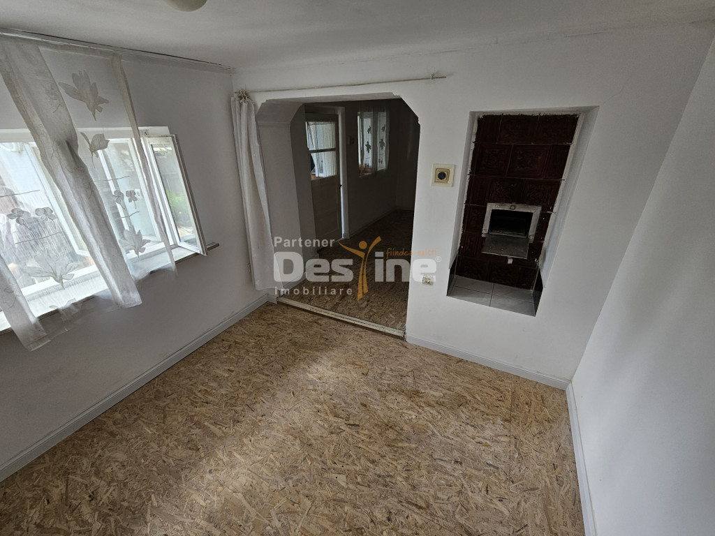 Casă individuală 2 camere - 250 mp teren - Bârlad
