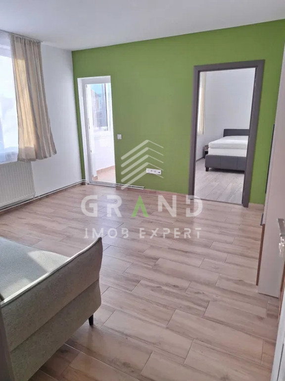 Apartament Renovat | 2 Camere semidecomandate | Balcon | Gar