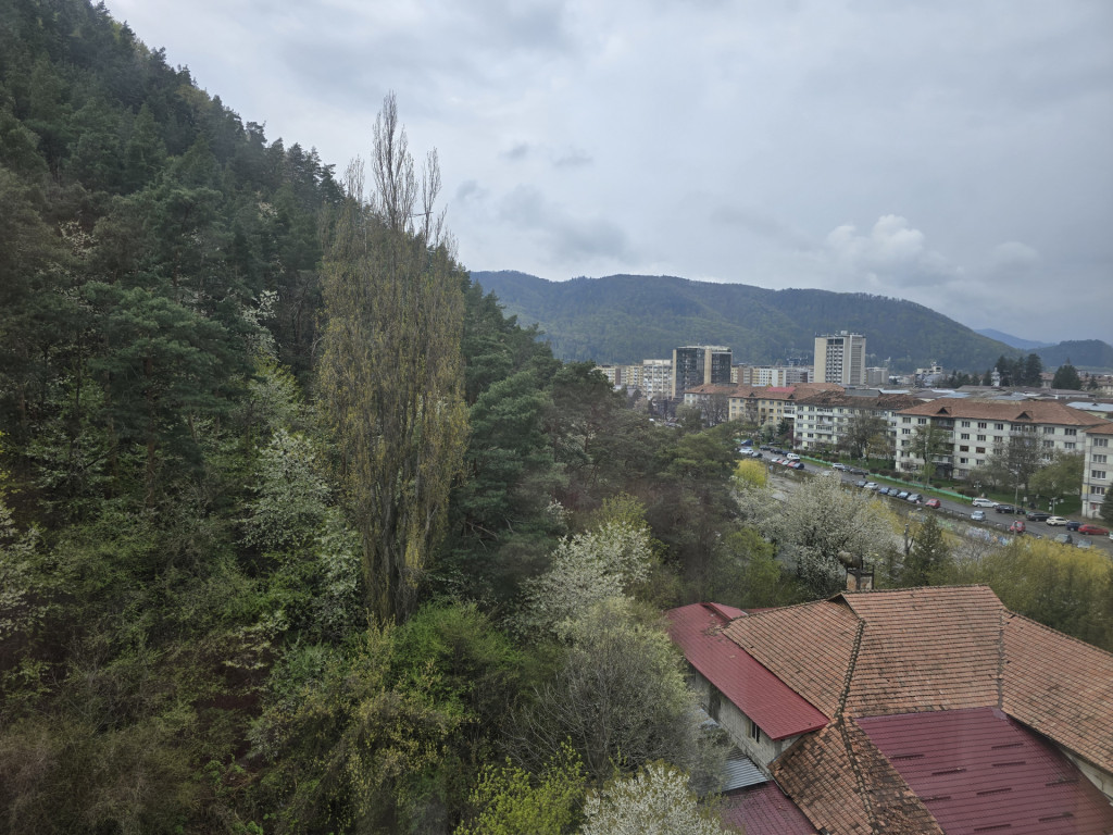 Apartament 2 camere, etaj 8/9, priveliște superbă Zona Orh