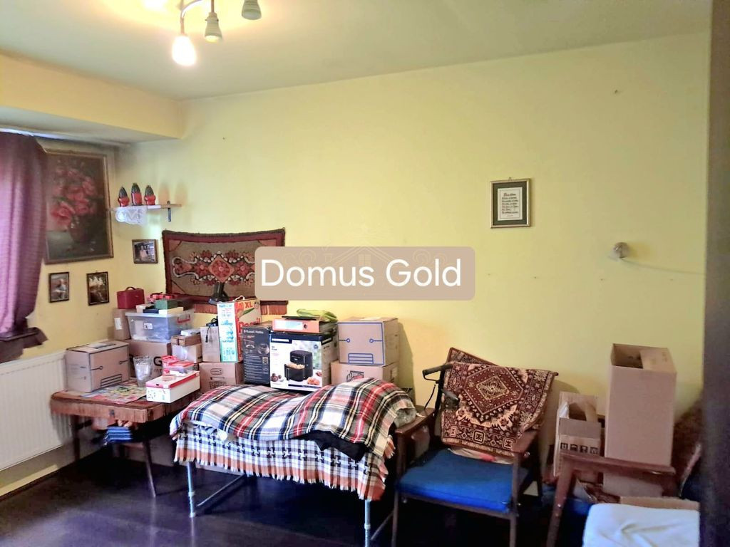 Vind apartament 3 camere Calea Manastur.