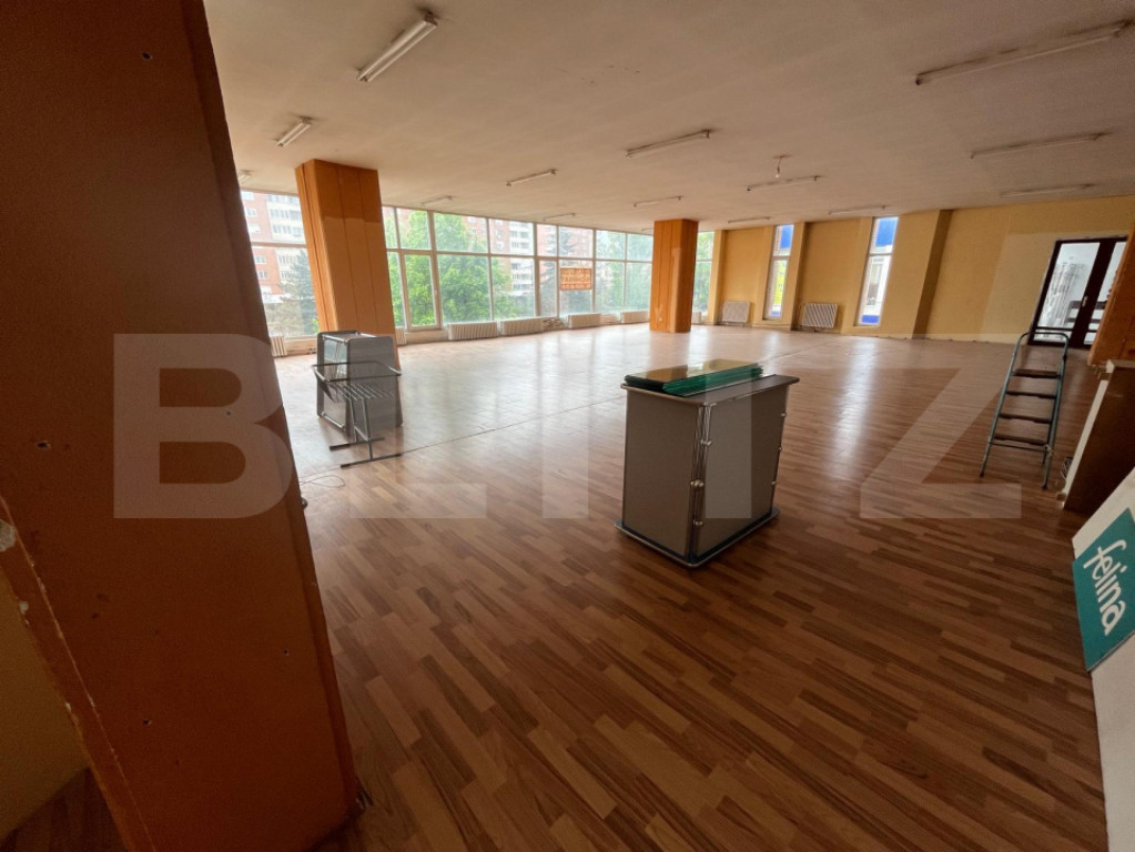 De inchiriat spațiu ideal pentru magazin, situat în comple