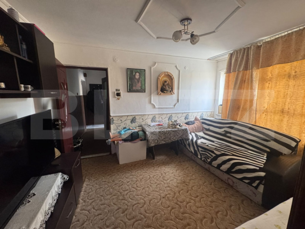 Apartament 3 camere, 38 mp, etaj intermediar, zona Valea Ros