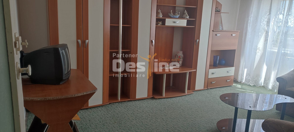 APARTAMENT CU 3 CAMERE IN ZONA MATERNA SITUAT LA ETAJUL 3 BL
