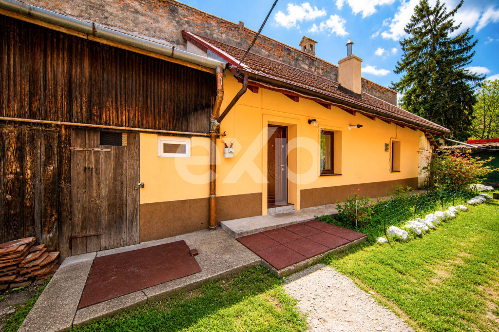 Corp de casă renovat, curte comună – Str. Lungă, Brașo