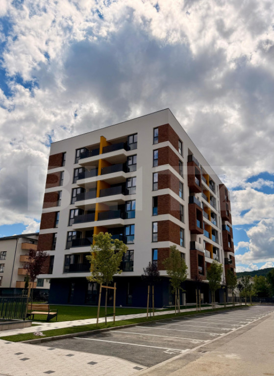 Apartament semidecomandat cu 4 camere, zona Stejarului