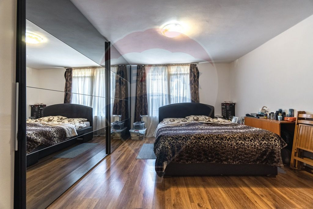 CASA COMPUSA DIN 2 APARTAMENTE, SCHEII BRASOVULUI| COMISI...