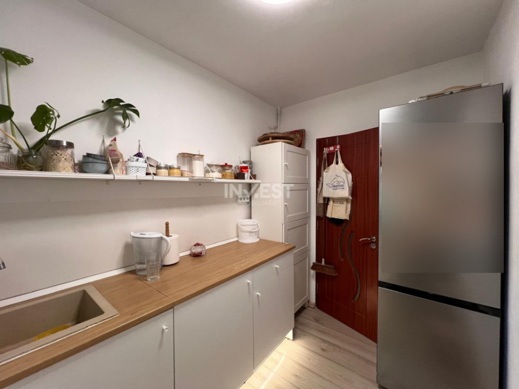 Apartament 3 Camere-etaj intermediar-Metalurgie