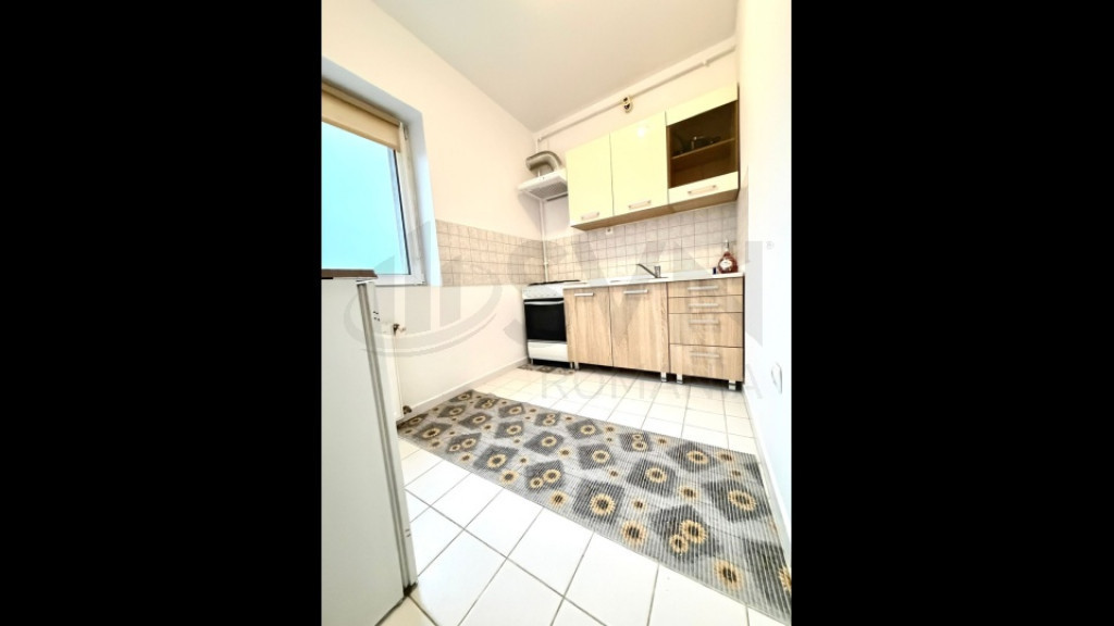 Studio Mall Vitan bloc 2001 53 mp