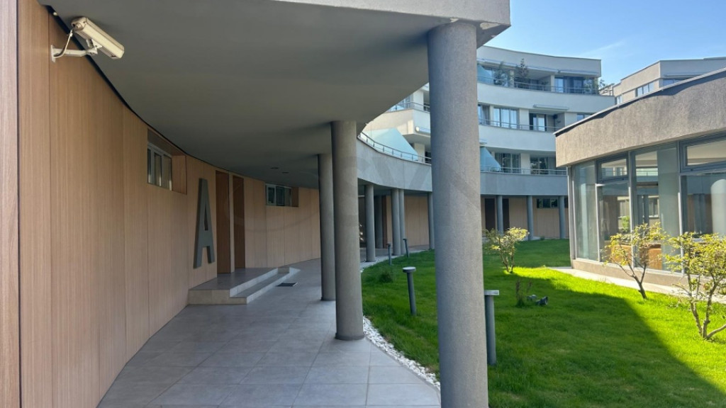 Apartament de 4 camere mobilat Iancu Nicolae parcare piscina