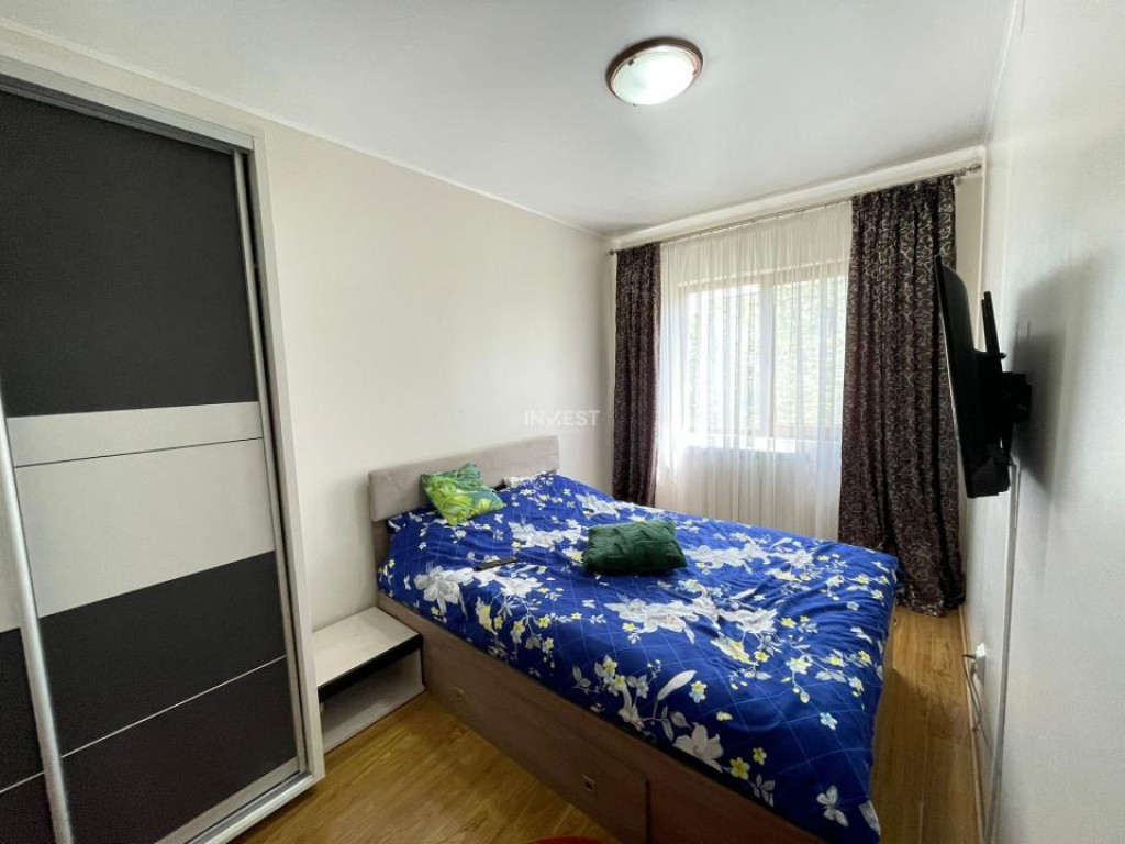 Apartament 3 camere-renovat-Podu Ros-etaj intermediar