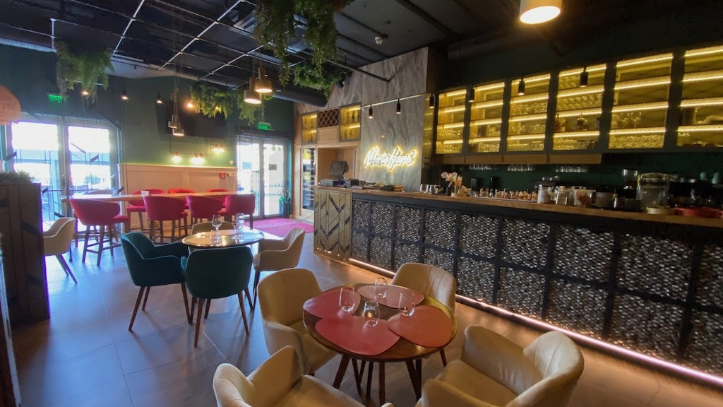 Restaurant si terasa - Asmita Gardens - cedare business