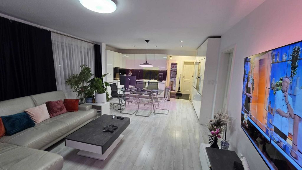 APARTAMENT 3 CAMERE SEMIDECOMANDAT