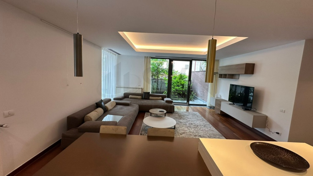 APARTAMENT SPECTACULOS l GRADINA 100 MP l 2 GARAJE l GYM ...