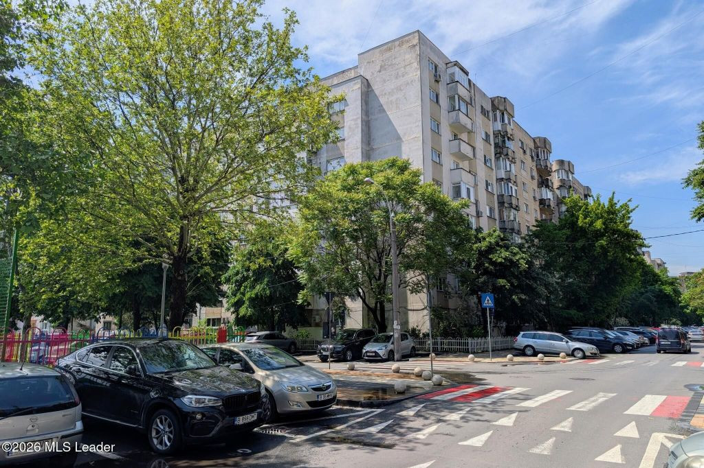 13 Septembrie - Parc, Decomandata, Bloc mixt 2001, 38 mp,...