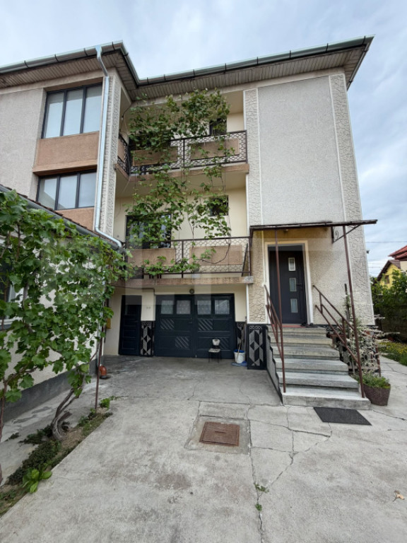 Casa cu etaj, 6 camere, 150 mp, zona 14 Mai