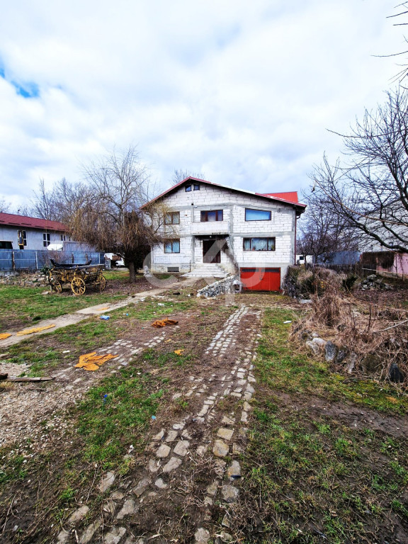 Casa de vanzare S+P+M , Teiș – la 5 minute de Târgovișt