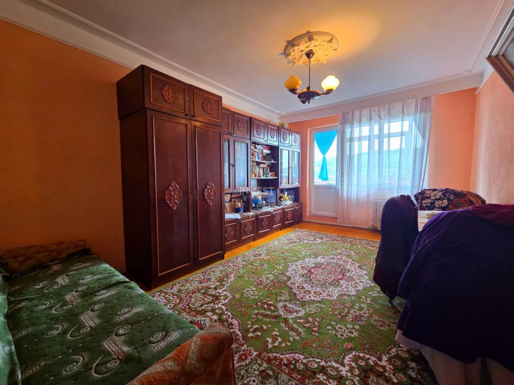 Apartament 3 camere-decomandat-etaj intermediar