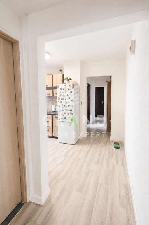 Apartament 3 camere decomandate, etaj intermediar, în Grigo
