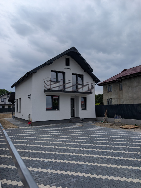 Vila toate utilitățile, încălzire pardoseală, Serbanest