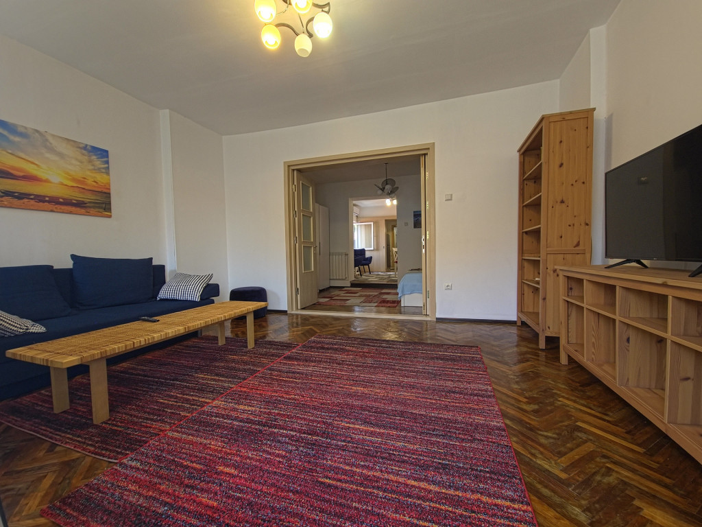 Apartament deosebit 3 camere Centrul Constanței la câțiva