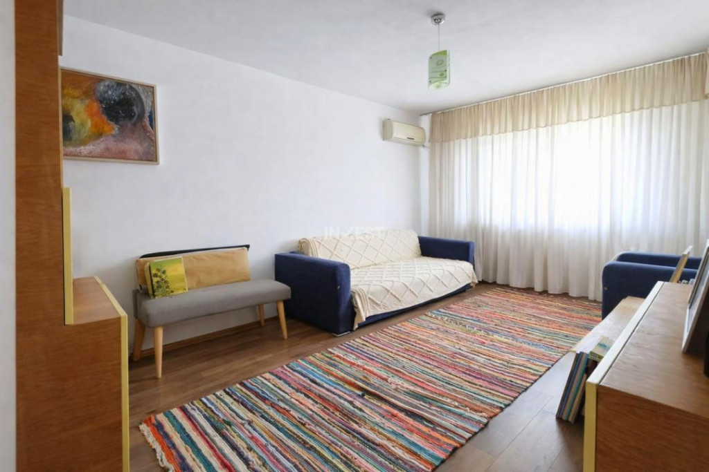 Apartament 3 camere spațios - 70 MP - 2 băi, balcon și po