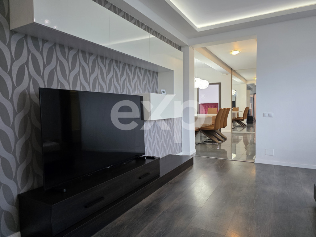 Apartament 5 camere + parcare + grădină, Str. Avram Iancu,