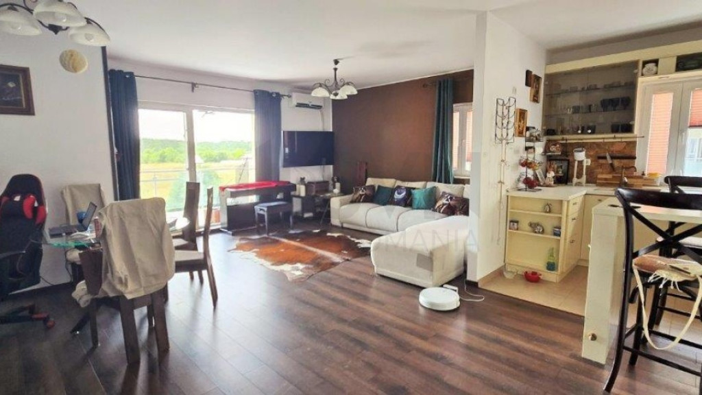 Apartament 110 mp - 3 camere - 3 bai - terasa - loc parca...