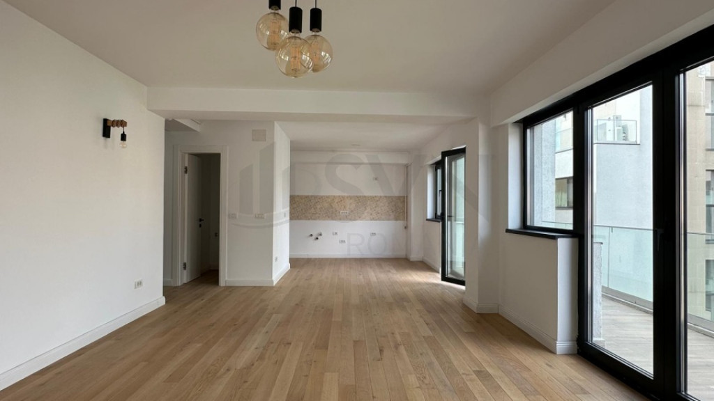 Apartament cu 3 camere singur pe etaj Polona