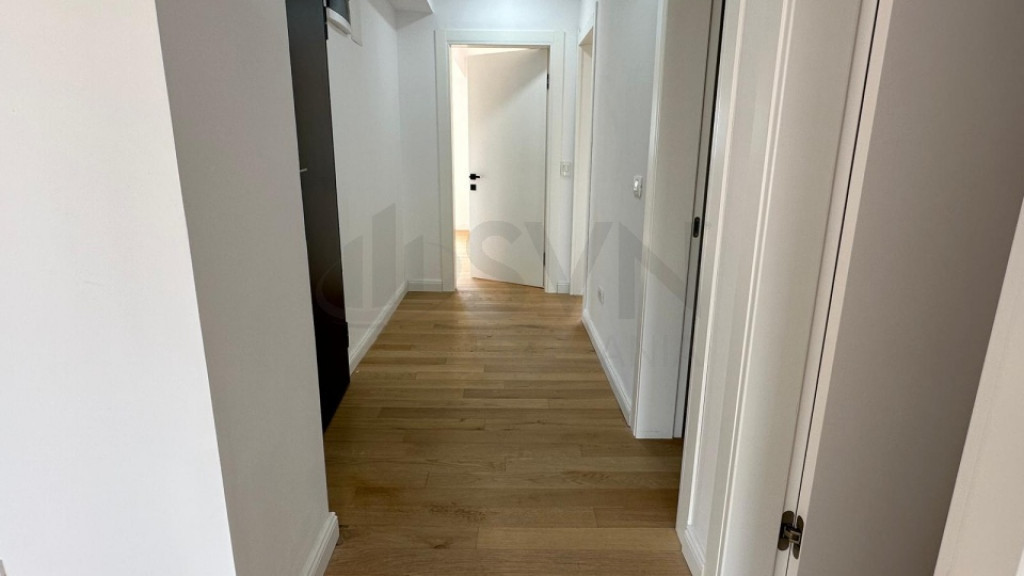 Apartament cu 3 camere singur pe etaj Polona