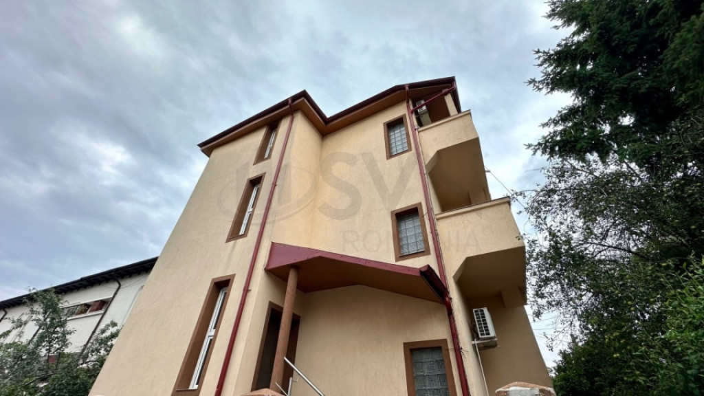 Vila 7 camere 250 mp utili Vatra Luminoasa