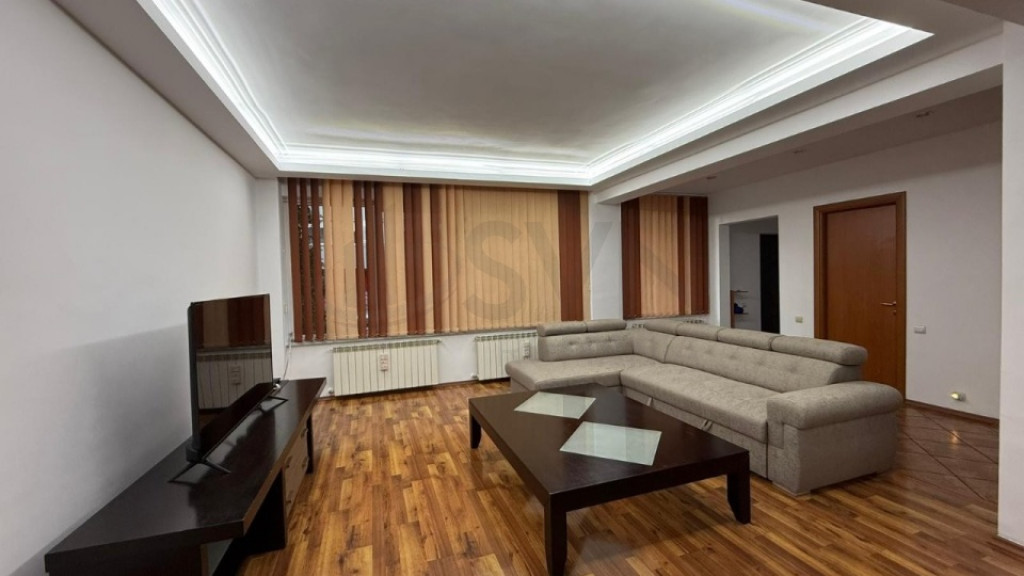 Ion Mihalache l Vila l 370 mp l 5 camere