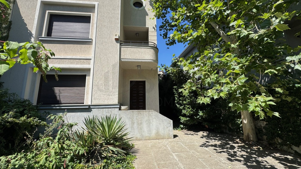 Vila superba 6 camere adiacent Calea Calarasilor