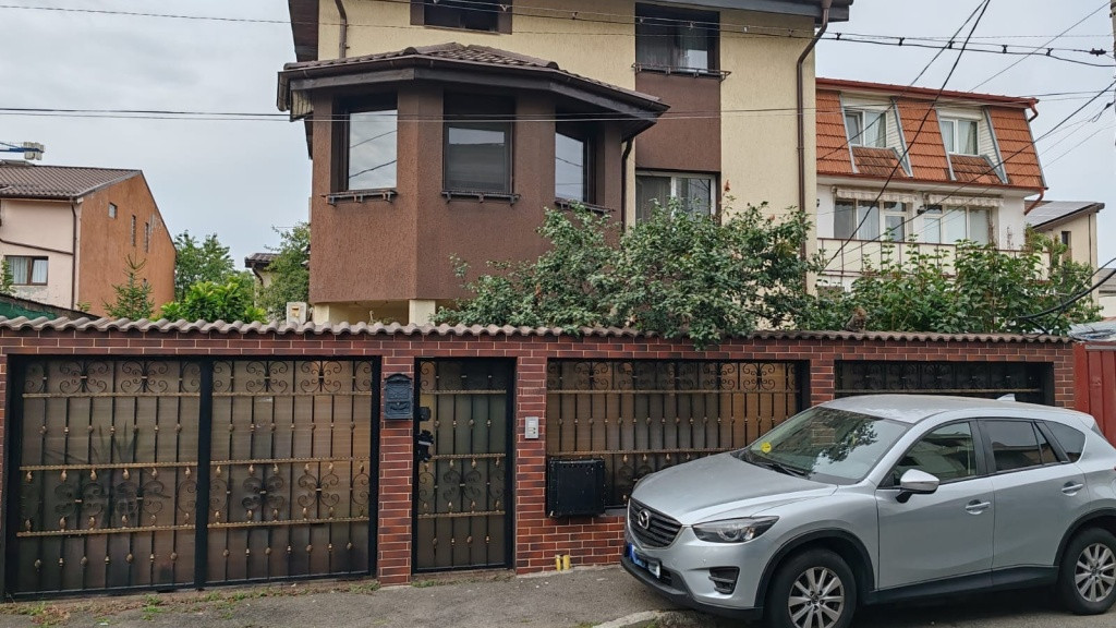 Vila 8 camere cu Teren 250 mp Zona Mihai Bravu Sector 3 d...