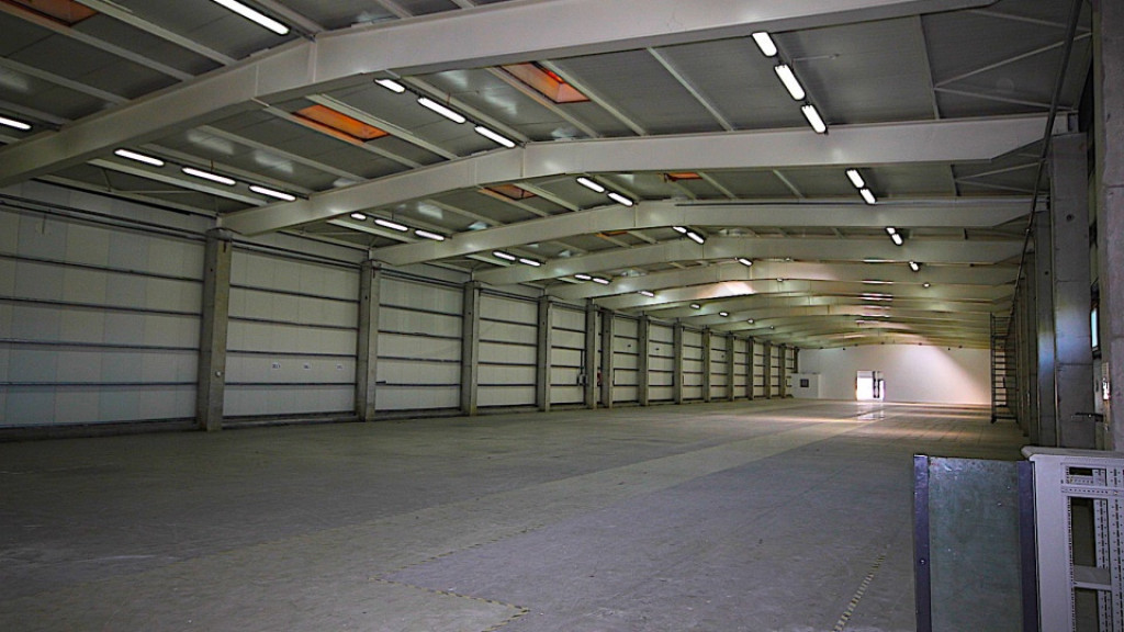 Birouri si hala in parc industrial - zona vest