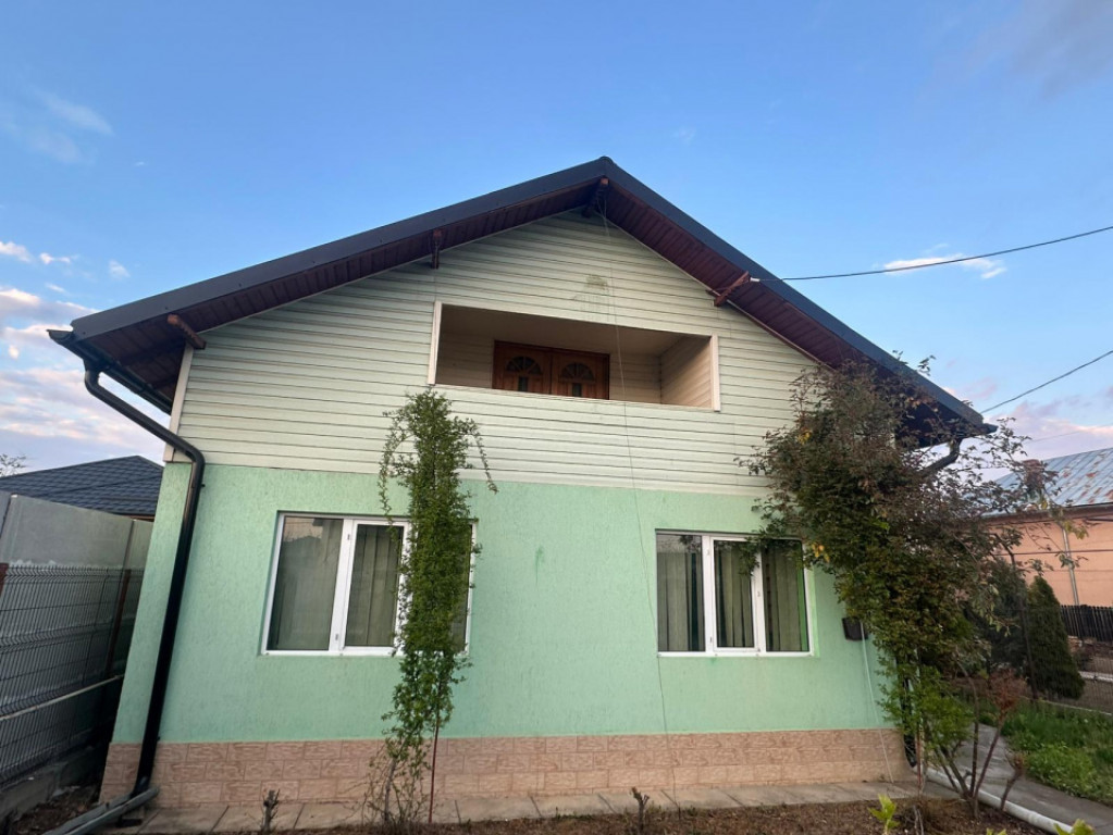 Casa 4 camere, 148 mp, teren 1.105 mp, parter, 2 intrari, z