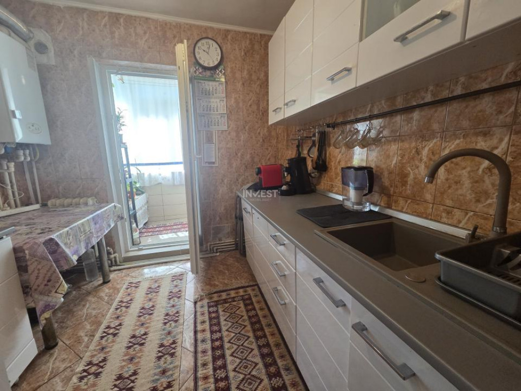 Apartament 3 camere, Decomandat, Piata Alexandru cel Bun