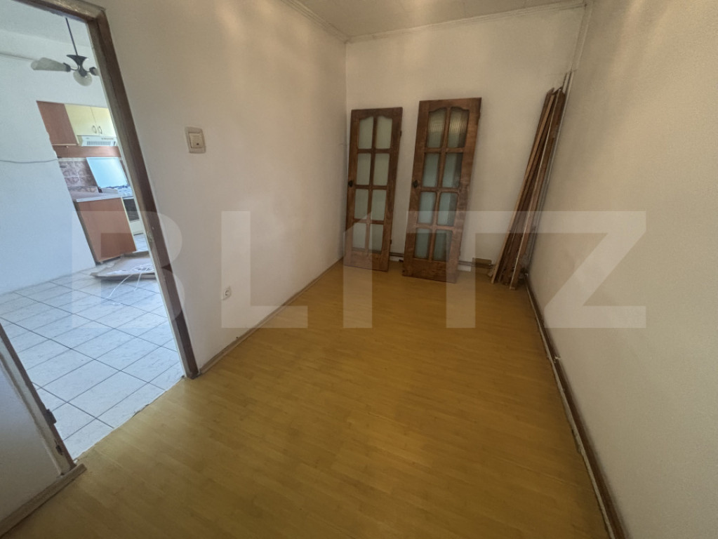 Apartament de vanzare, partial renovat, 3 camere, 43 mp - Si