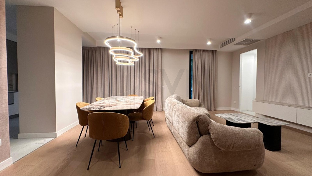 Apartament Aviatorilor l Terasa si gradina 133 mp