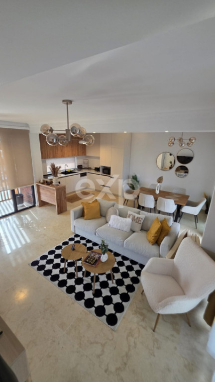 Tunari -3 dormitoare | 4 băi | 2 livinguri | terasă+piscin