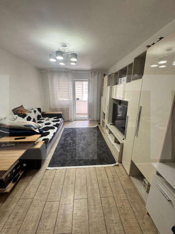 Apartament cu 3 camere decomandat - complet mobilat - zona M