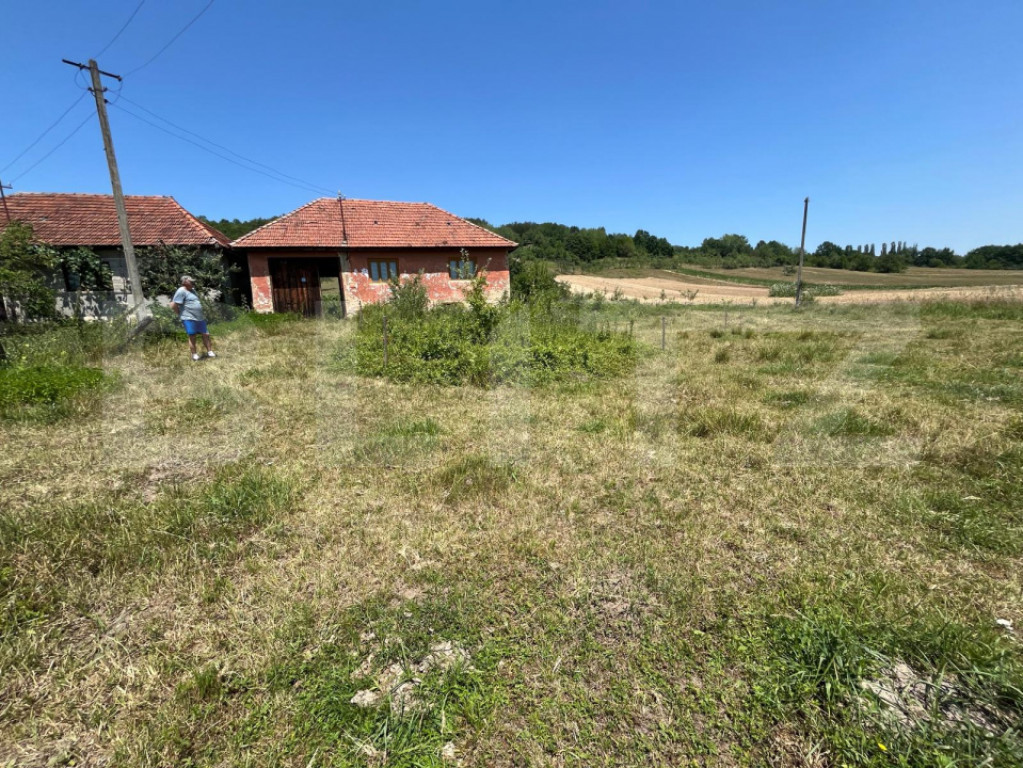 De vanzare casa intr-o zona de deal relaxanta