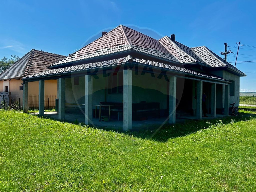 Gospodarie moderna completa de vanzare in Aciua, jud. Sat...
