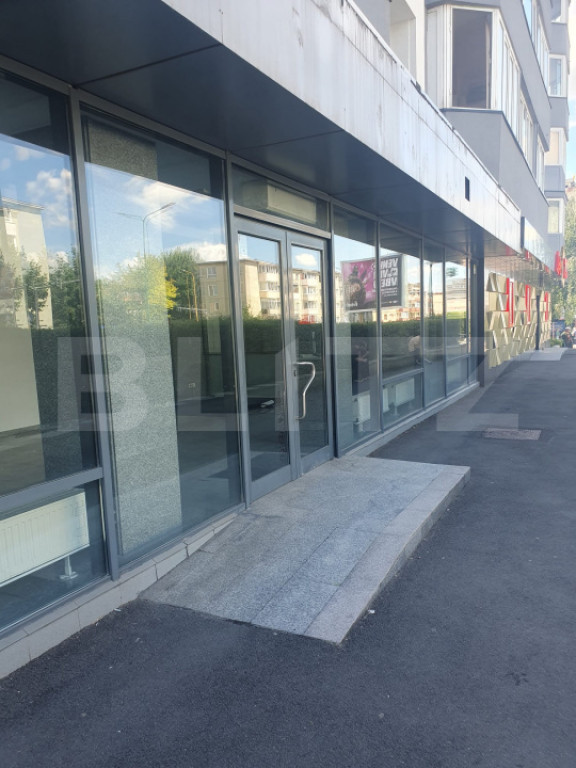 Oportunitate! Spatiu comercial cu vizibilitate mare si vad c