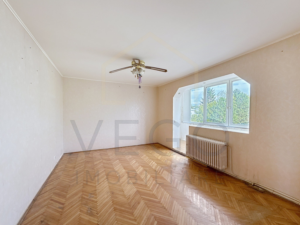Apartament 4 camere decomandate la 2395 eur/mp in Mănăștu