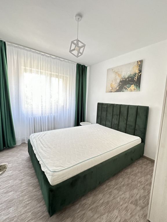 Proprietar vand apartament 4 camere,bucatarie,2 bai,Molnar Ioan Piuari