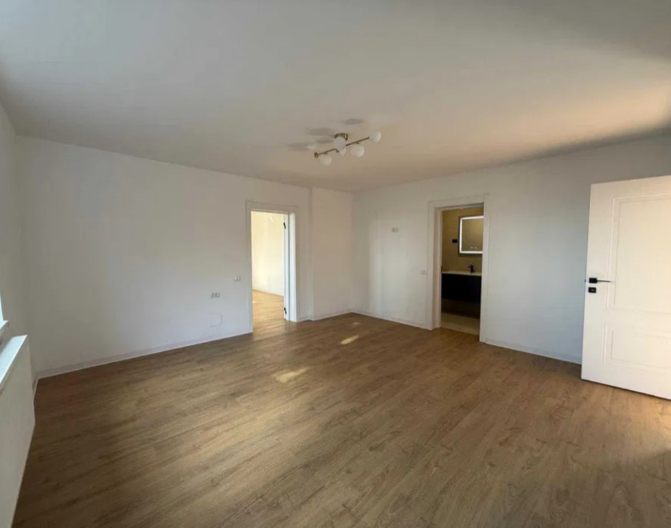 Apartament 2 camere | Renovat | Curte Privata + Garaj | Brasovul Vechi