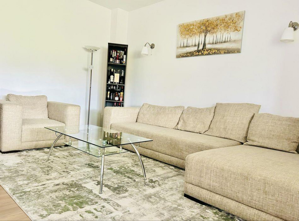 3 camere decomandat - Centrala proprie si loc de parcare inc